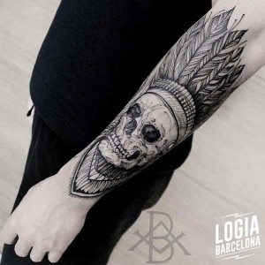 tatuaje_brazo_calavera_indio_logia_barcelona_bruno_almeida  